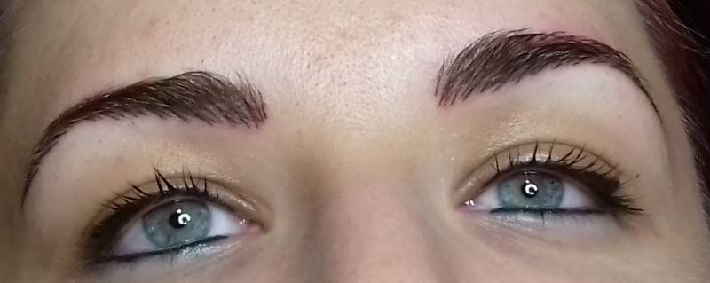 Réaliser un maquillage permanent pour embellir son visage à la destrousse